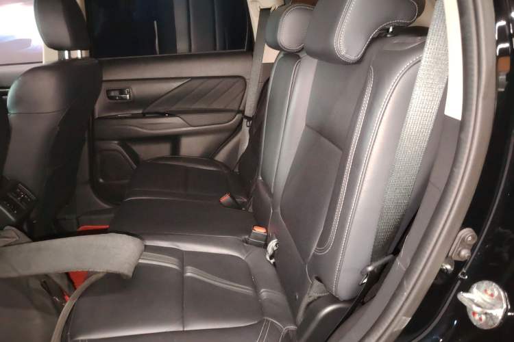 Used Mitsubishi Outlander 2019 2.0L Two-Wheel Drive Comfort Edition 5 Seats China VI Standard