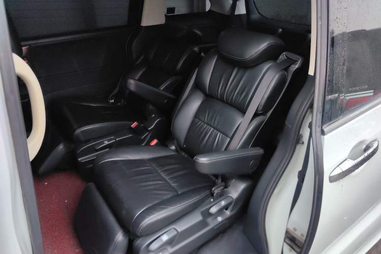 Used Honda Odyssey 2015 Revised Version 2.4L Supreme Edition