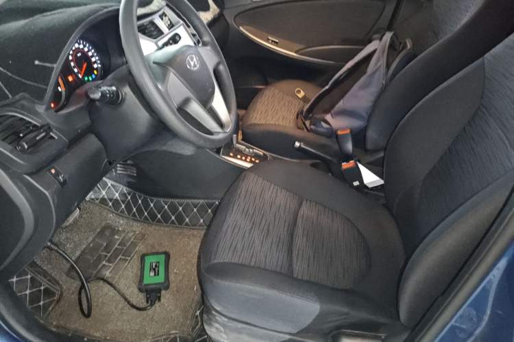 Used Hyundai Verna Ray 2014 1.4L Automatic GLX
