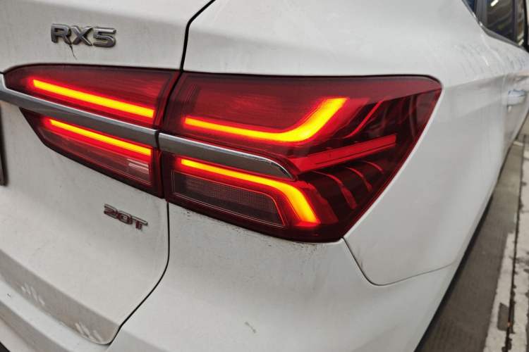 Used Roewe RX5 2016 20T Two-Wheel Drive Automatic Flagship Edition Right Rear Taillight