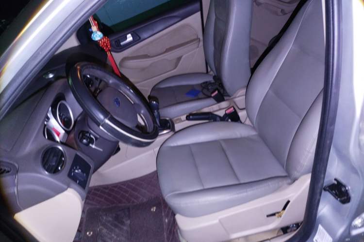 Used Ford Focus 2011 Sedan 1.8L Manual Classic Model
