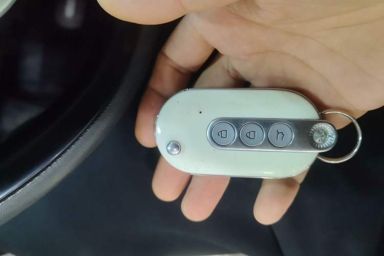 Used Wuling Hongguang MINIEV 2022 Macaron Premium Model – Lithium Iron Phosphate Vehicle Key