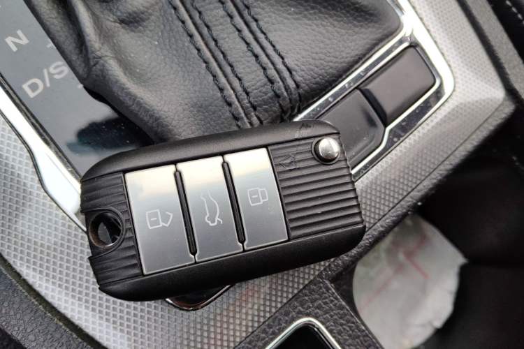 Used Roewe RX5 2019 20T Two-Wheel Drive Automatic 4G Connected Platinum Edition Vehicle Key