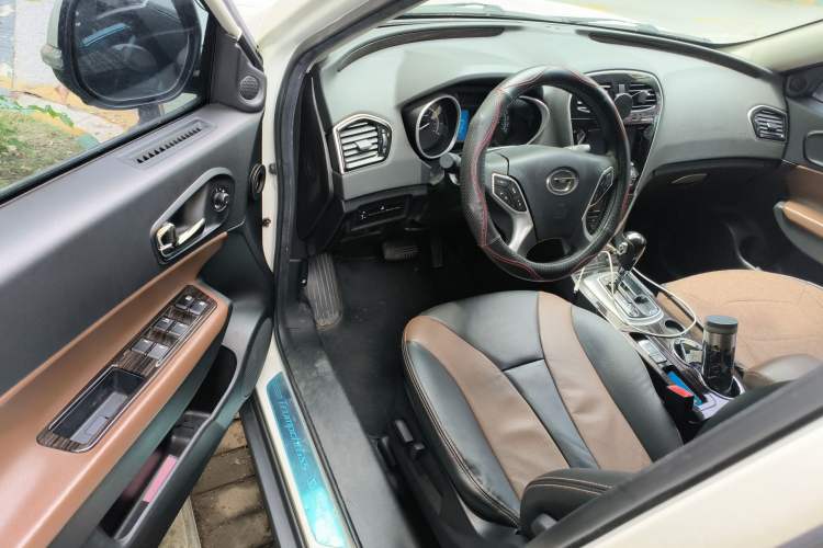 Used GAC Trumpchi GS5 Super 2015 2.0L Automatic Two-Wheel Drive Luxury Navigation Edition
