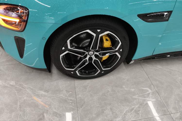 Used Xiaomi Auto SU7 2024 Four-Wheel Drive Ultra-Long Range Advanced Intelligent Driving Max Edition Left Front Wheel Hub