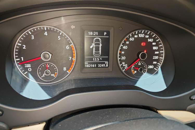 Used Volkswagen Sagitar 2012 1.8TSI Automatic Flagship Edition
