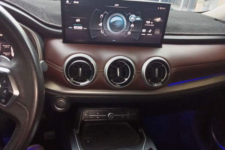 Used Wey VV6 2020 2.0T Two-Wheel Drive Smart Enjoyment+ Audio And AC Panel