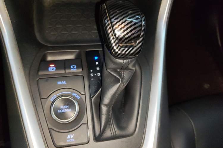 Used Toyota RAV4 2020 Dual-Engine 2.5L E-CVT 4x4 Elite PLUS Edition
