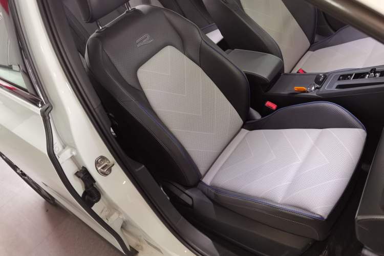 Used Volkswagen Golf 2025 300TSI R-Line