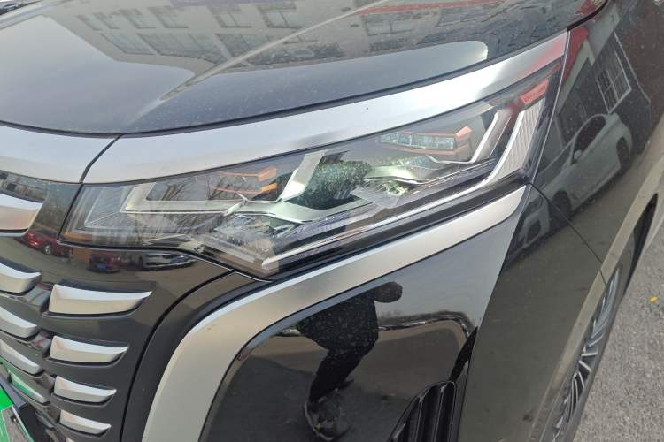 Used Denza D9 2022 DM-i 1040 Prestige Model