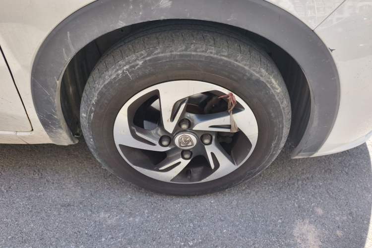 Used Baojun 310 2017 1.5L Automatic Fashion Model Right Front Wheel Hub