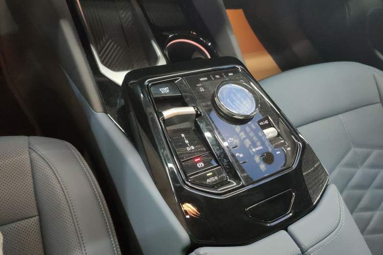 Used BMW i5 2024 eDrive 35L Luxury Model with M Sport Package
