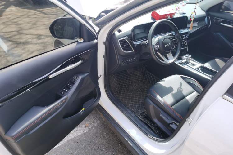 Used Kia Seltos 2023 1.5L CVT Luxury Edition Driver Seat