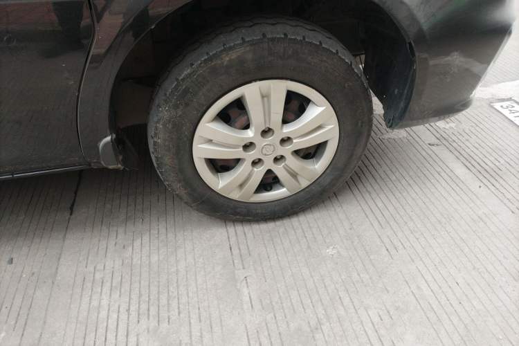 Used FORTHING Lingzhi 2019 M5L 1.6L 7-Seater Comfort Model China VI Standard Right Front Wheel Hub