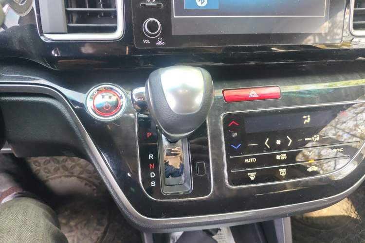 Used Honda Elysion 2019 2.0L Hybrid Luxury Edition Gear Lever