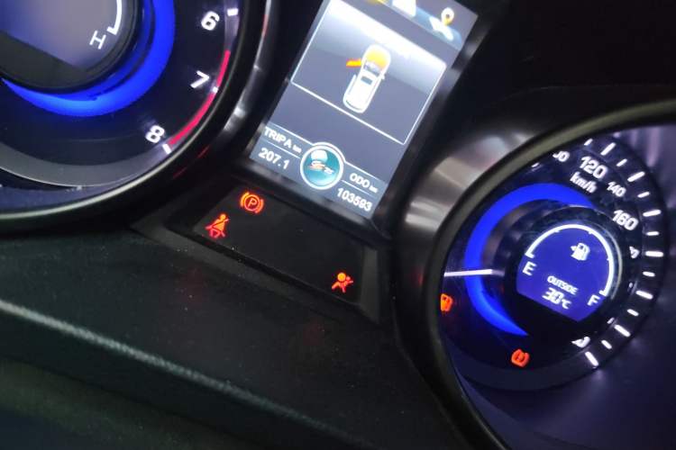 Used CHANGAN CS75 2014 2.0L Manual Leading Version China IV Standard
