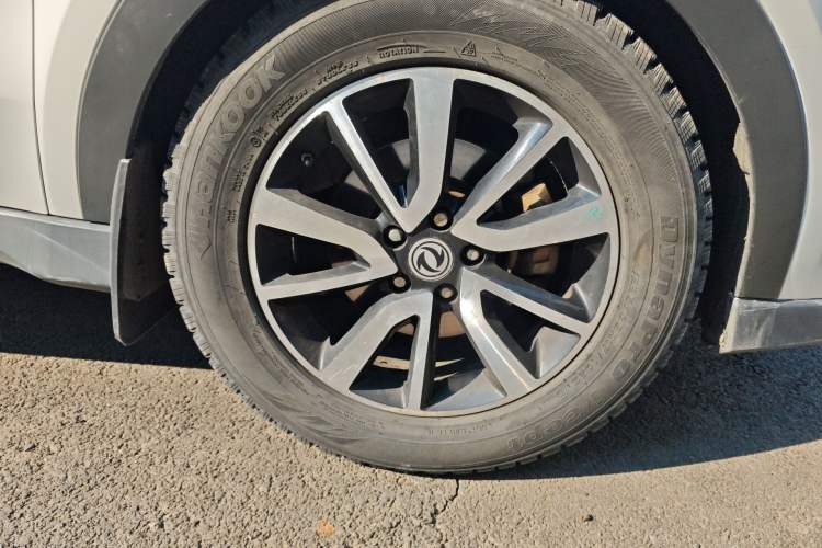 Used Dongfeng Fengon 580 2016 1.5T Manual Luxury Edition Right Front Wheel Hub