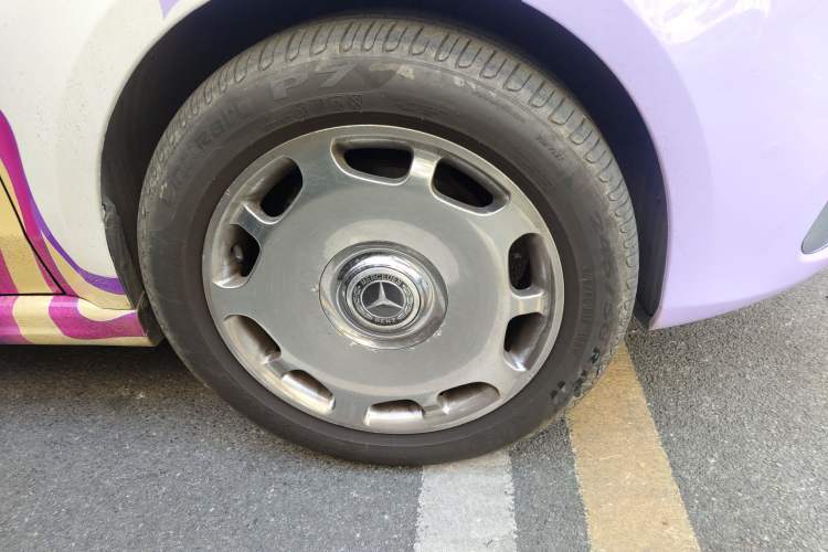 Used Mercedes-Benz V-Class 2021 V 260 L Long Wheelbase Prestige Edition Right Front Wheel Hub