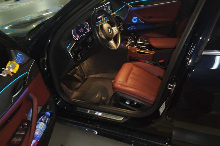 Used BMW 5 Series 2023 530Li Leading Model M Sport Package Driver Seat