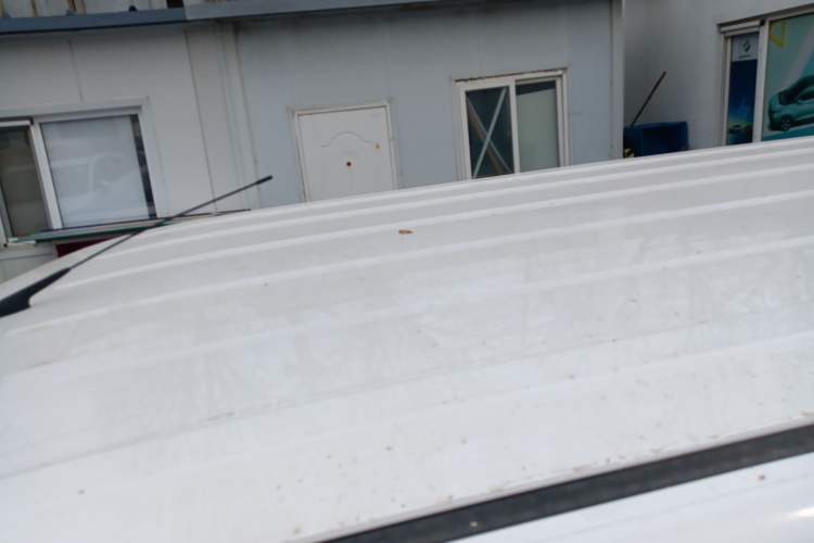 Used Wuling Yangguang 2024 300KM Comfort Version Passenger Van 75kW Roof