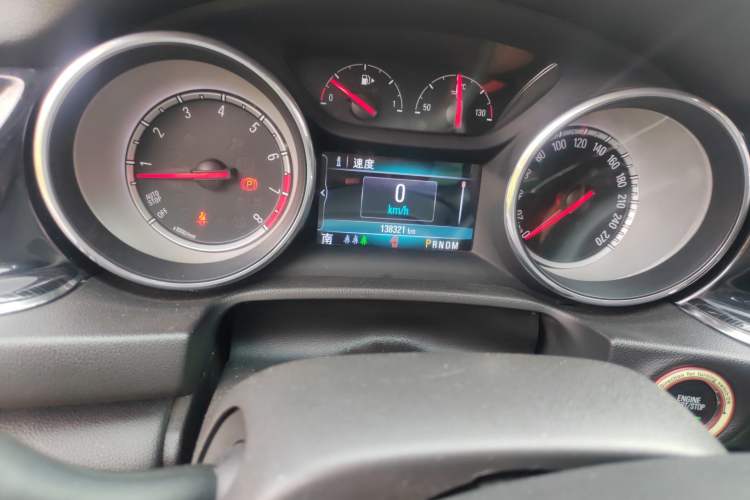 Used Buick Regal 2017 20T Elite Edition Odometer Close Up