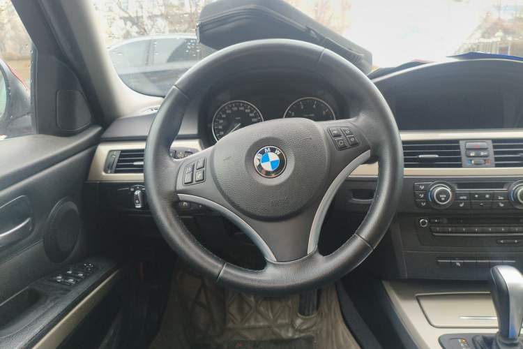 Used BMW 3 Series 2012 320i Luxury Edition Steering Wheel