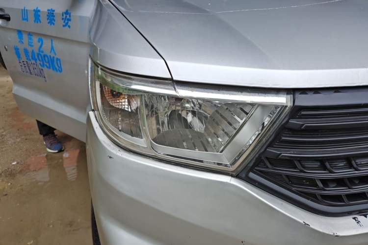 Used Wuling Hongguang V 2022 1.5L Jingqu Edition Enclosed-Window Vehicle with Electric Power Steering LAR
