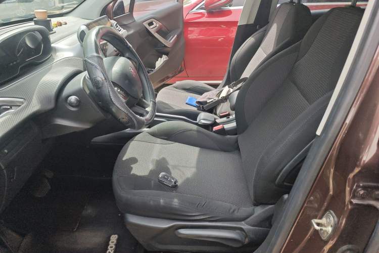 Used Peugeot 2008 2014 1.6L Automatic Fashion Edition
