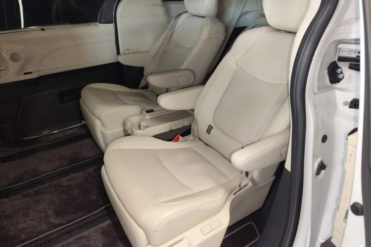 Used Toyota Sienna 2024 2.5L Hybrid Four-Wheel Drive Prestige Edition
