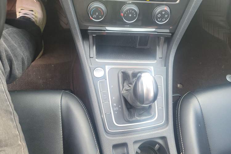 Used Volkswagen Golf 2020 Zhiai Edition 200TSI DSG Comfortable & Ambitious Version
