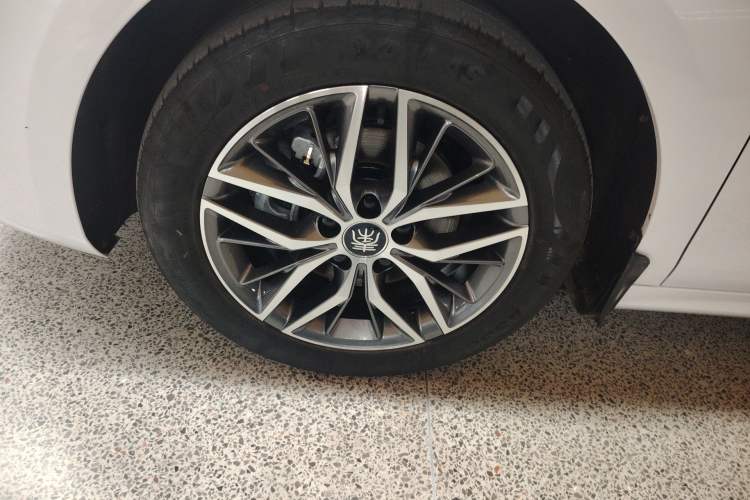 Used BYD Qin PLUS 2023 Champion Edition EV 420KM Superior Model Left Front Wheel Hub