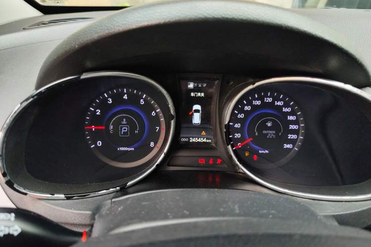 Used Hyundai Santa Fe 2013 2.4L Automatic Two-Wheel Drive Smart Version Instrument Cluster