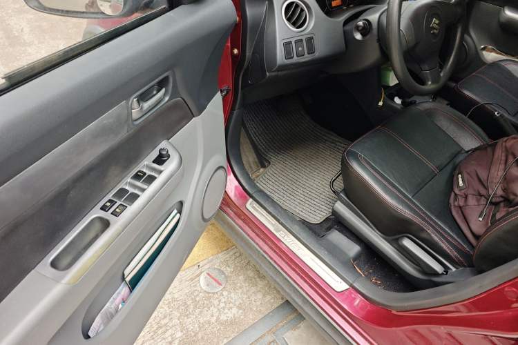 Used Suzuki Swift 2016 1.5L Automatic Fashionable Coolplay Edition Driver Seat