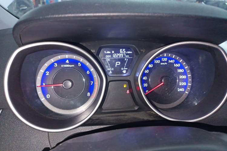 Used Hyundai Elantra (5th Generation / Langdong) 2012 1.6L Automatic Fashion Edition