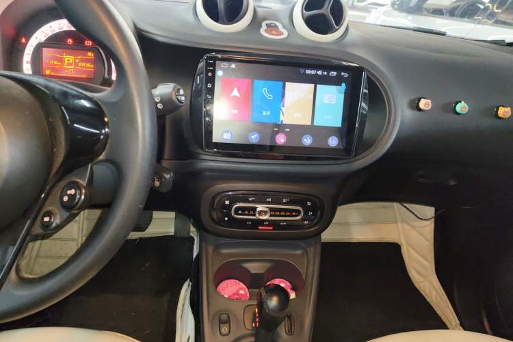 Used smart forfour 2018 1.0L 52 kW Dynamic Edition
