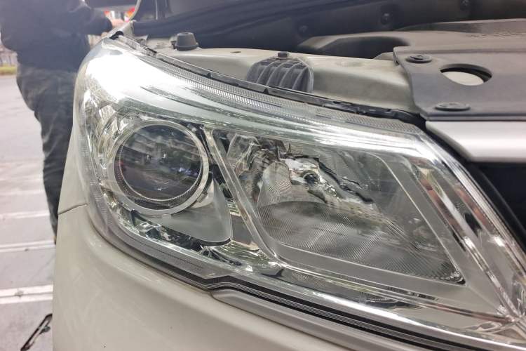 Used Baojun 730 2019 1.5L Manual Fashion Model 7-seater China VI Right Front Headlight