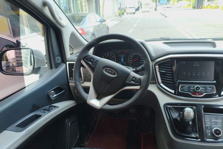 Used JAC Refine M4 2016 2.0L Manual Luxury Version