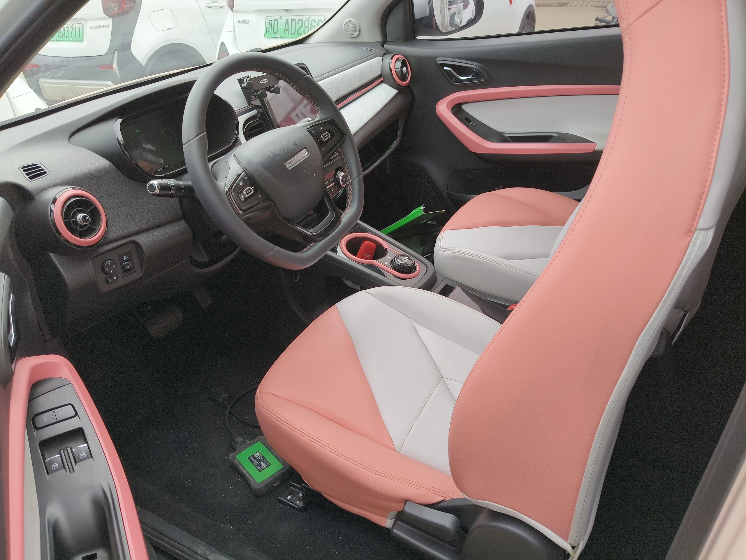 المقاعد الأمامية داخل السيارة