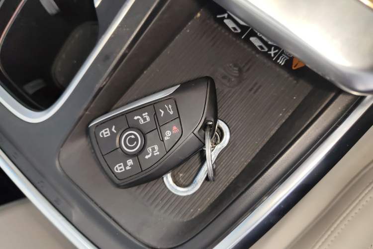 Used Buick Century 2023 2.0T Six-Seater Yinshi Edition
