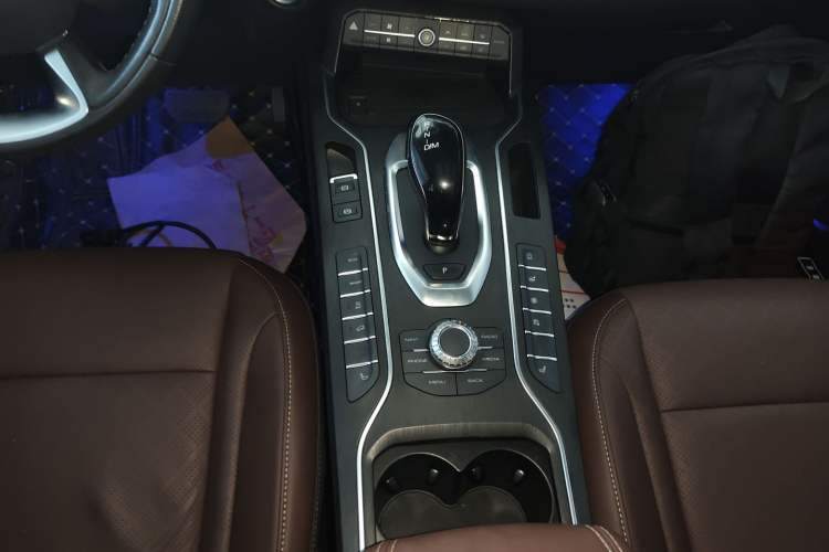 Used Wey VV6 2020 2.0T Two-Wheel Drive Smart Enjoyment+