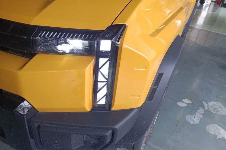 Used Chery Fulwin X3L 2025 Model 205 All-Wheel Drive High-Energy Edition
