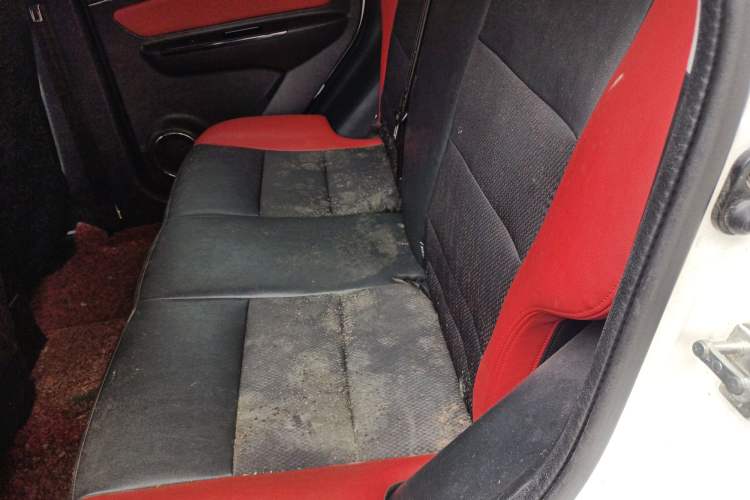 Used BAIC Senova X25 2015 1.5L manual Comfort trim level Interior 4