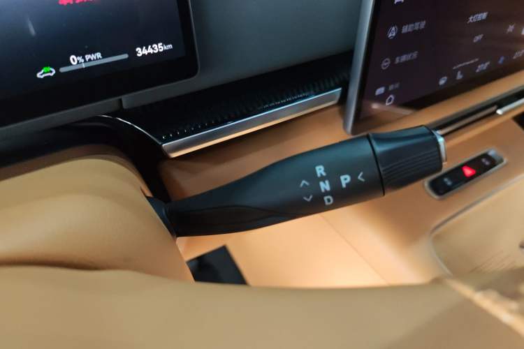 Used VOYAH Dream 2025 PHEV Four-Wheel-Drive Flagship Version – Qiankun Edition