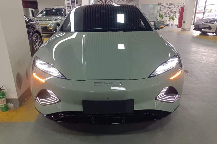 Used BYD Seal 2022 550 km Standard Range Rear-Wheel Drive Prestige Version
