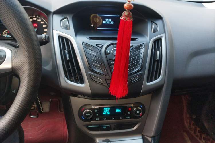 Used Ford Focus 2012 Hatchback 1.6L Manual Fashion Edition
