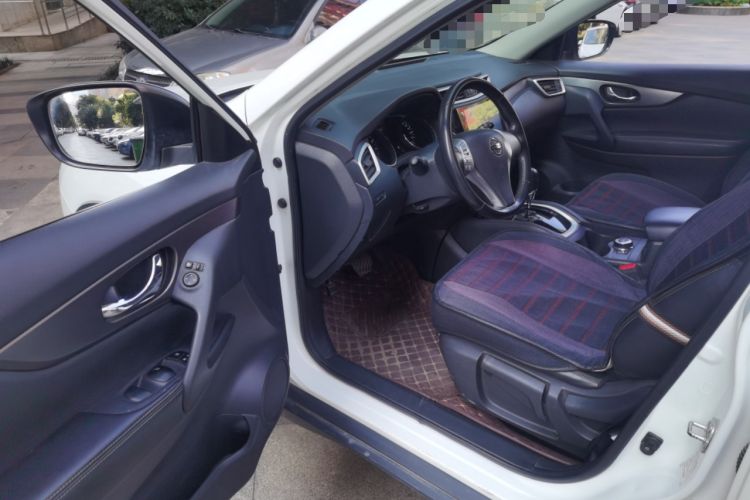 Used Nissan X-Trail 2016 2.0L CVT Smart Enjoyment Version 4WD
