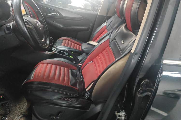 Used Baojun 560 2015 1.8L manual luxury version
