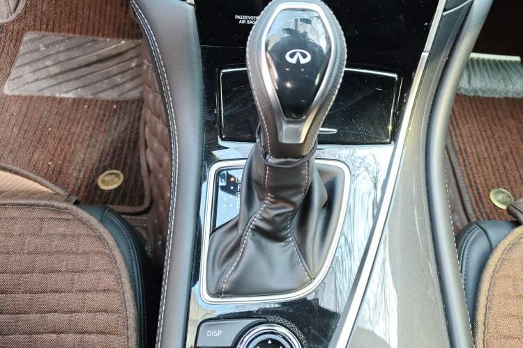 Used Infiniti Q50L 2018 2.0T Comfort Edition China VI Standard Gear Lever