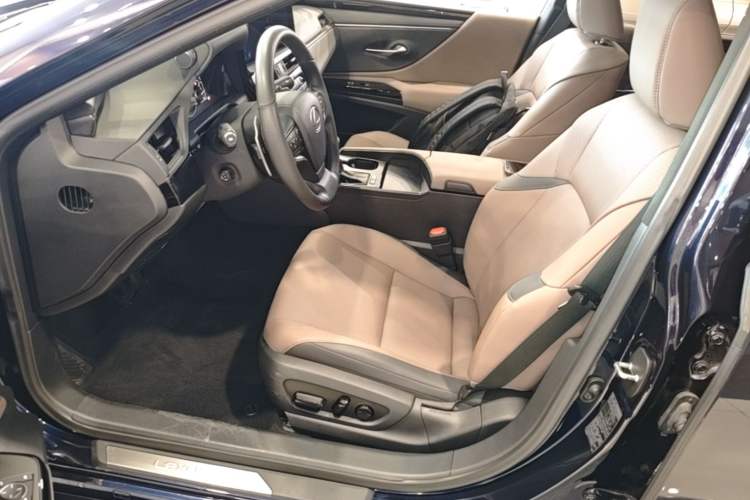 Used Lexus ES 2022 200 Excellence Edition
