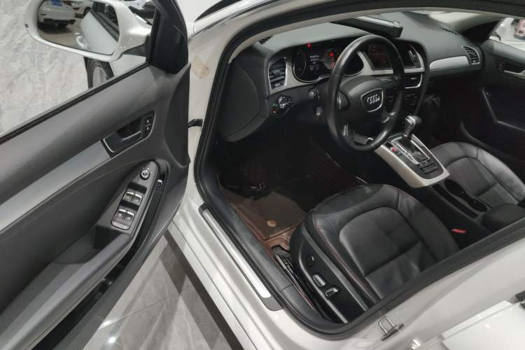 Used Audi A4L 2016 30 TFSI Collector's Edition Automatic Comfort Model
